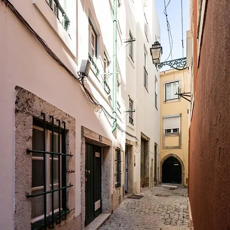 Alfama Chic Penabuquel Apartament *